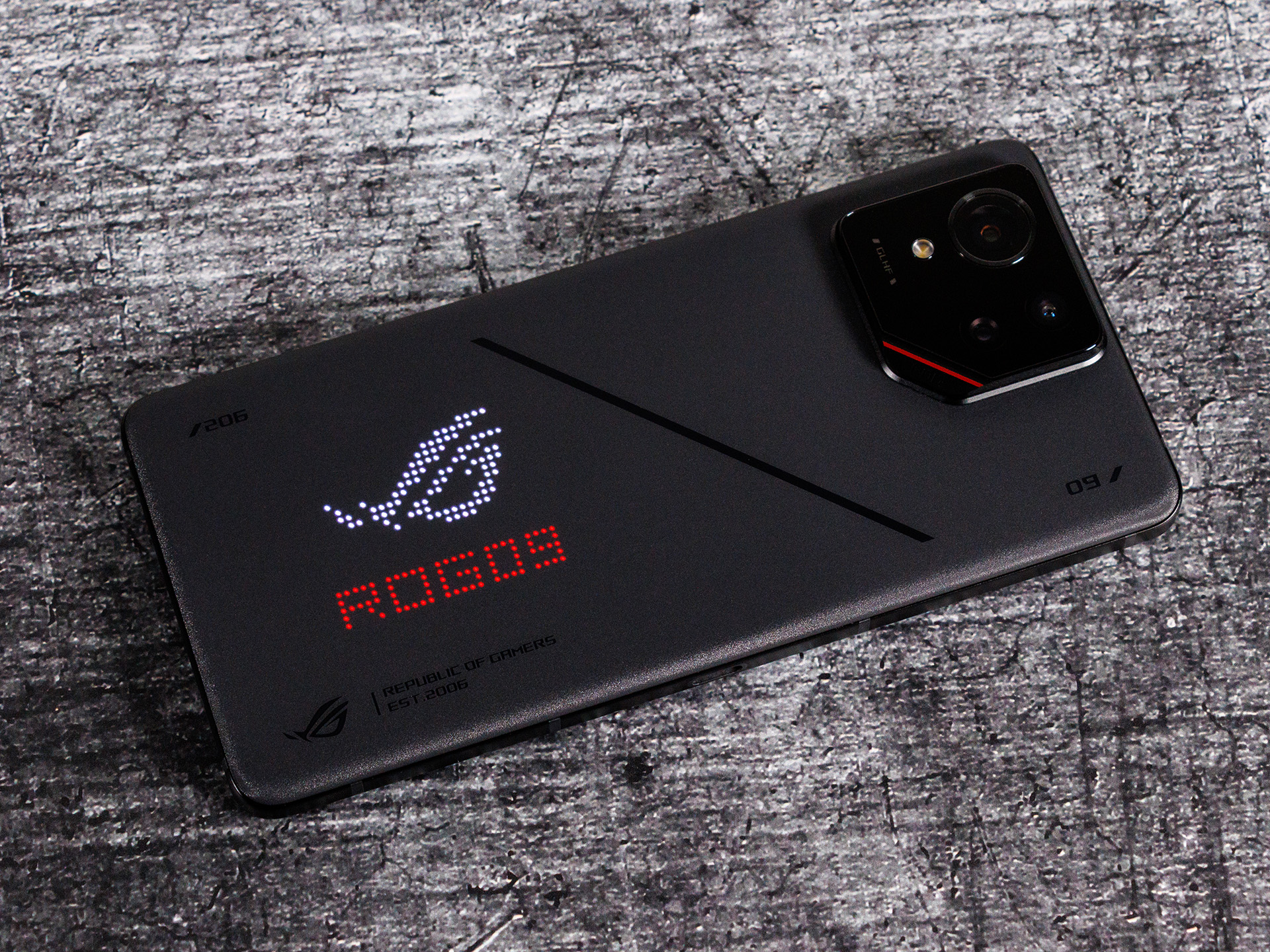 Asus ROG Phone 9 Pro Resim 2