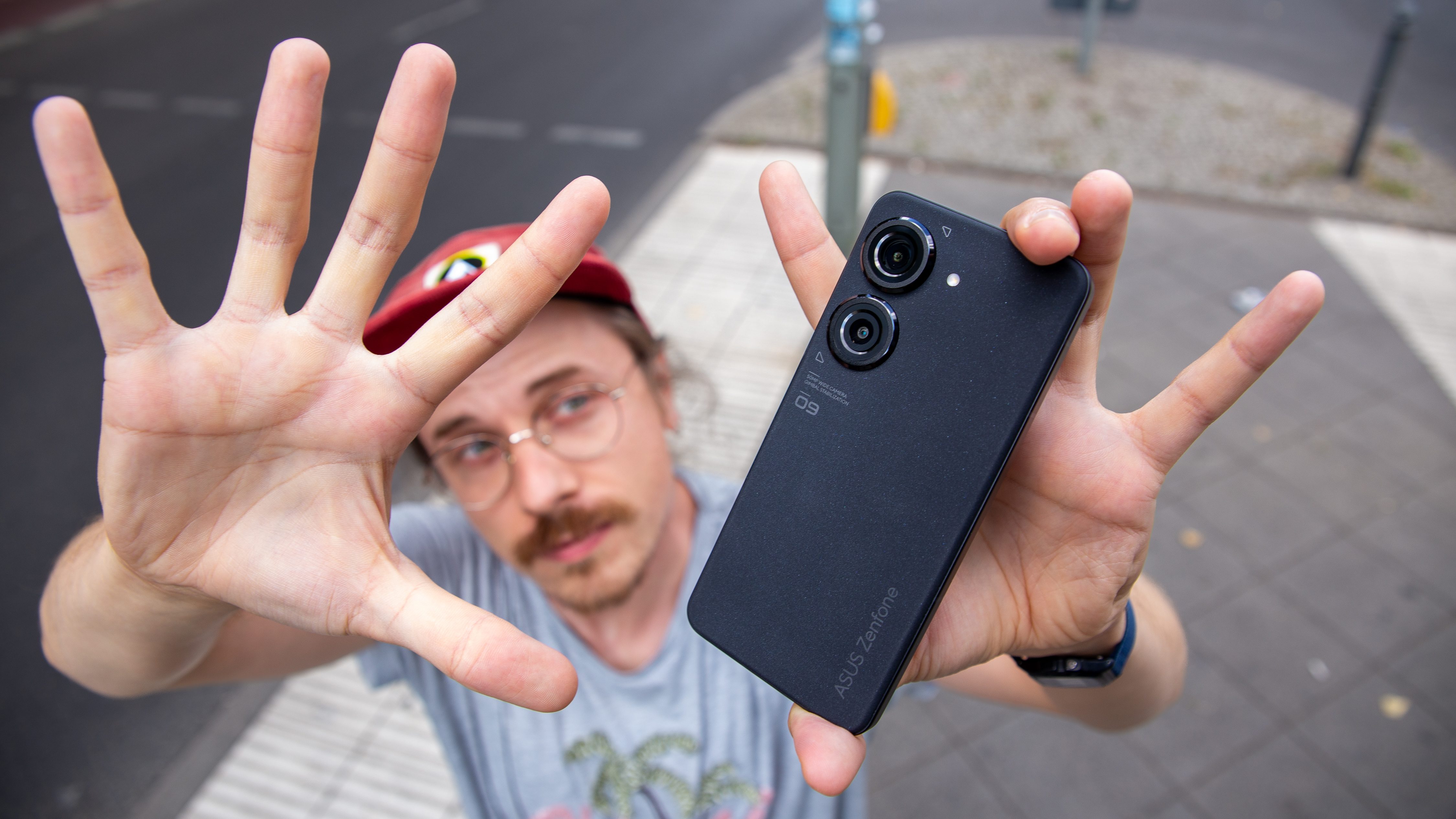 Asus Zenfone 9 Resim 4