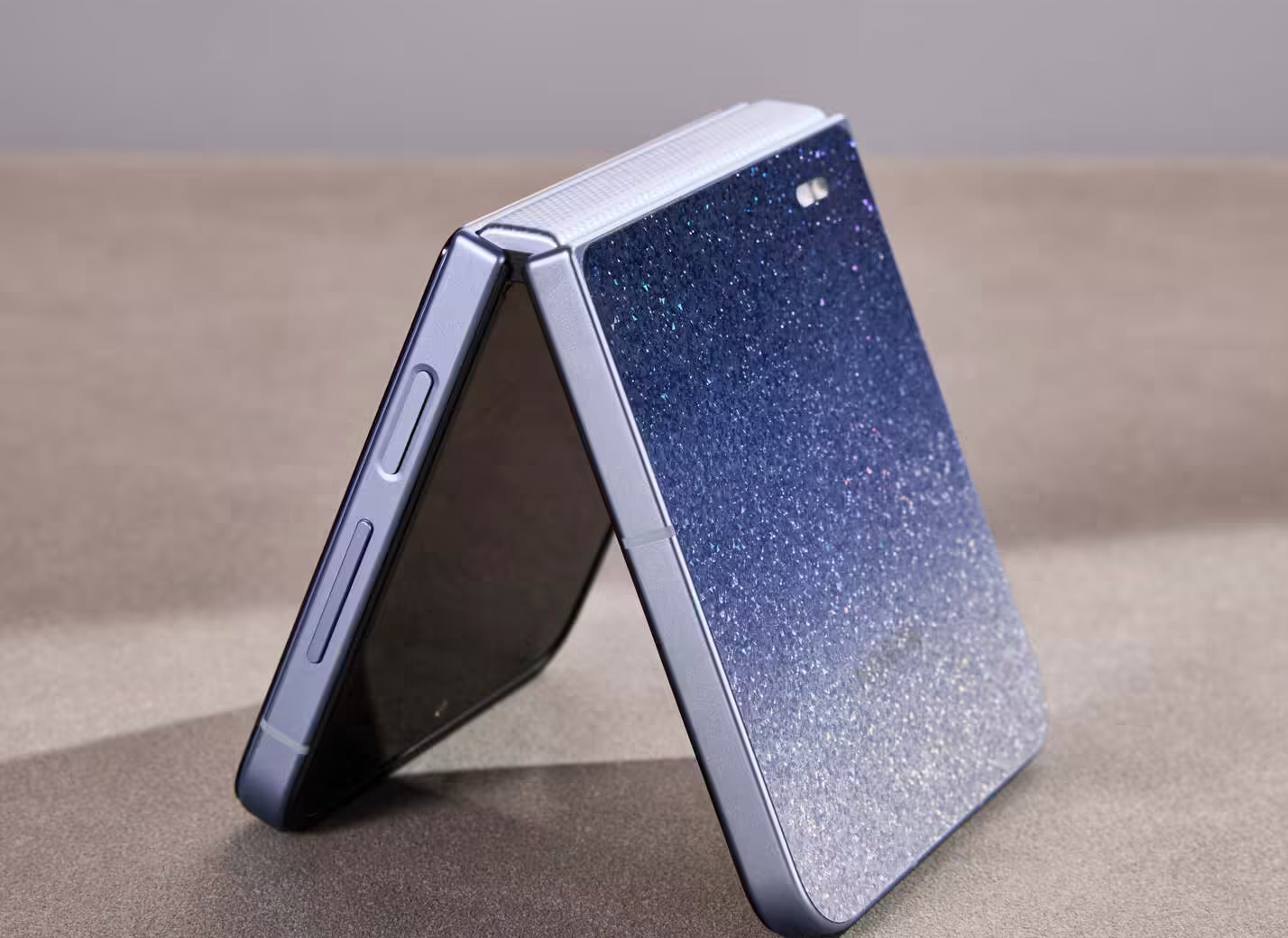 Honor Magic V Flip 2 Resim 4