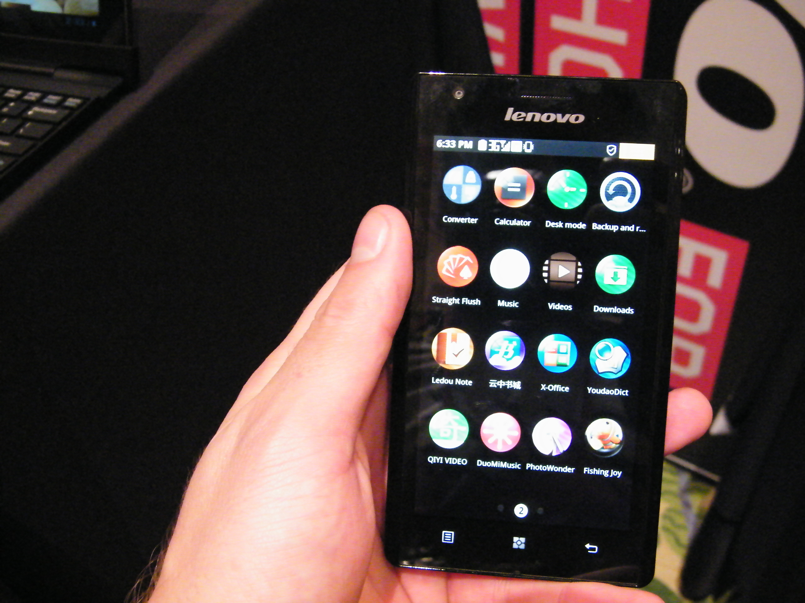 Lenovo K800 Resim 3