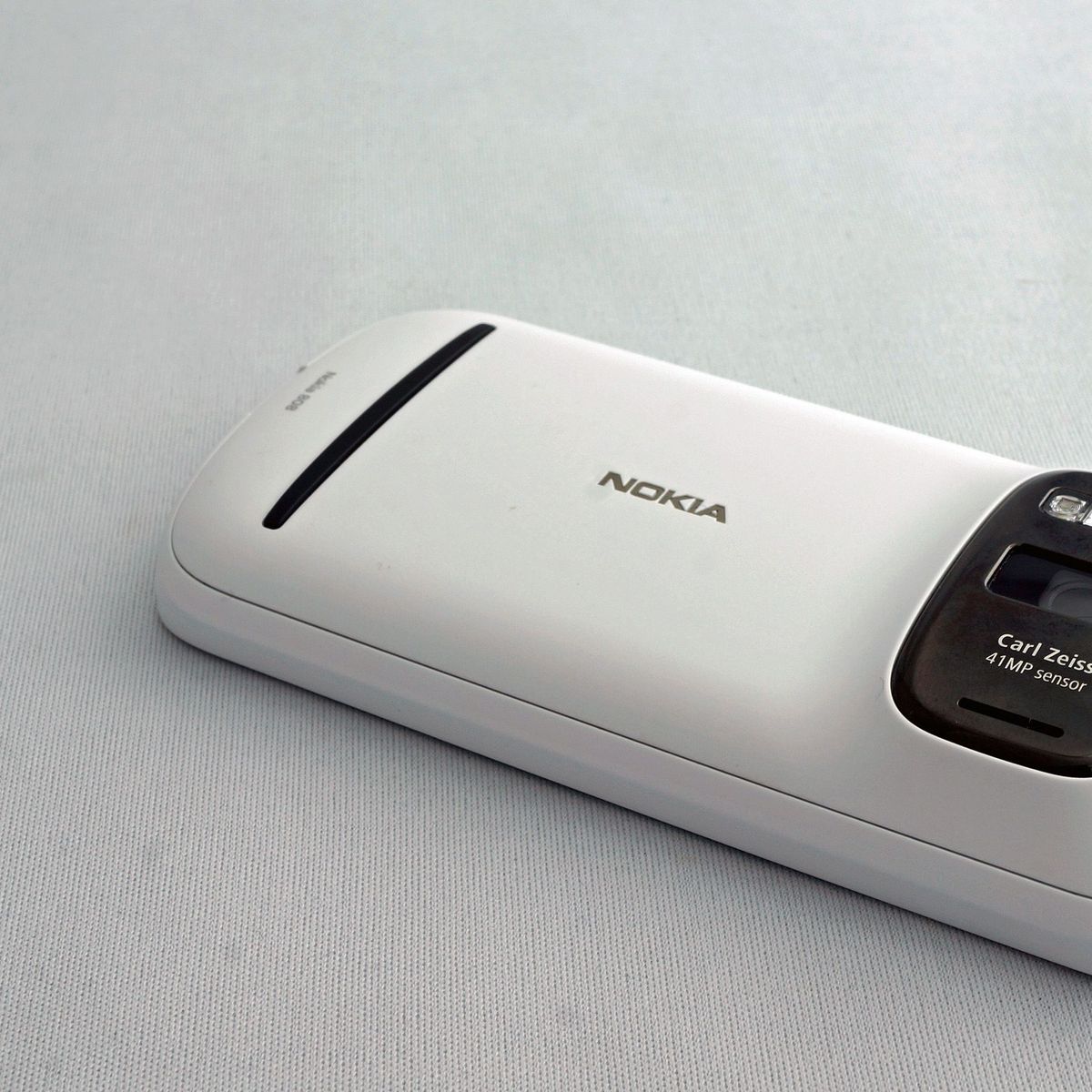 Nokia 808 PureView Resim 4