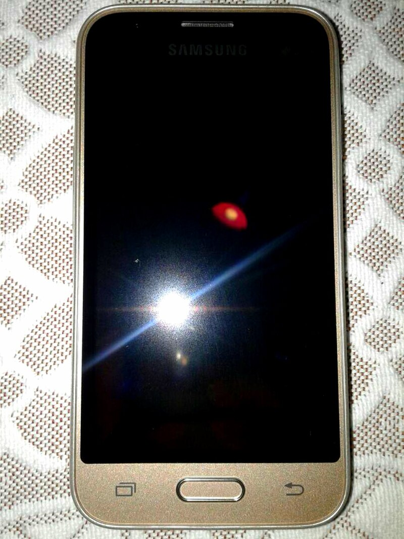 Samsung Galaxy J1 Nxt Resim 3