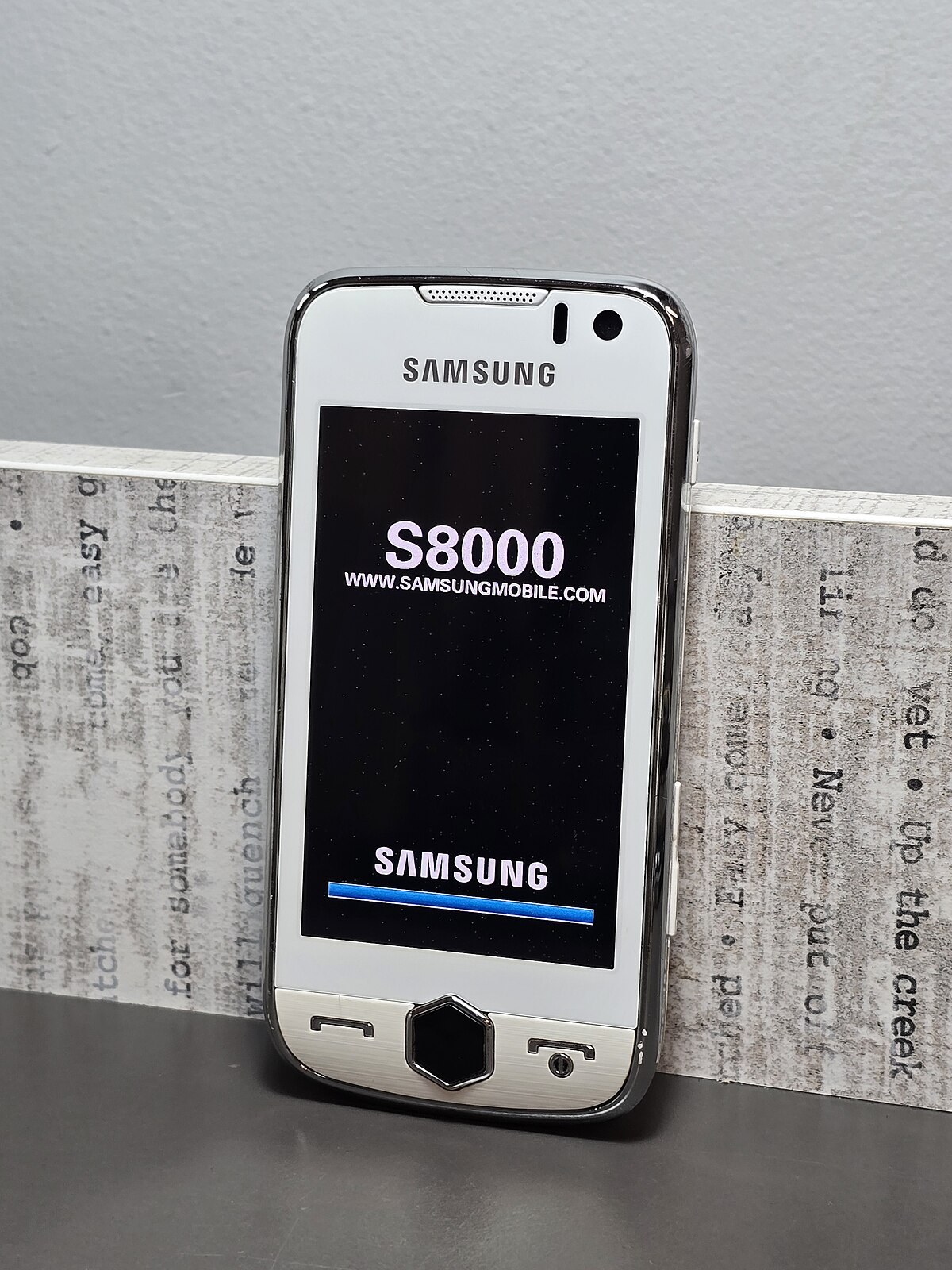 Samsung S8000 Jet Resim 5