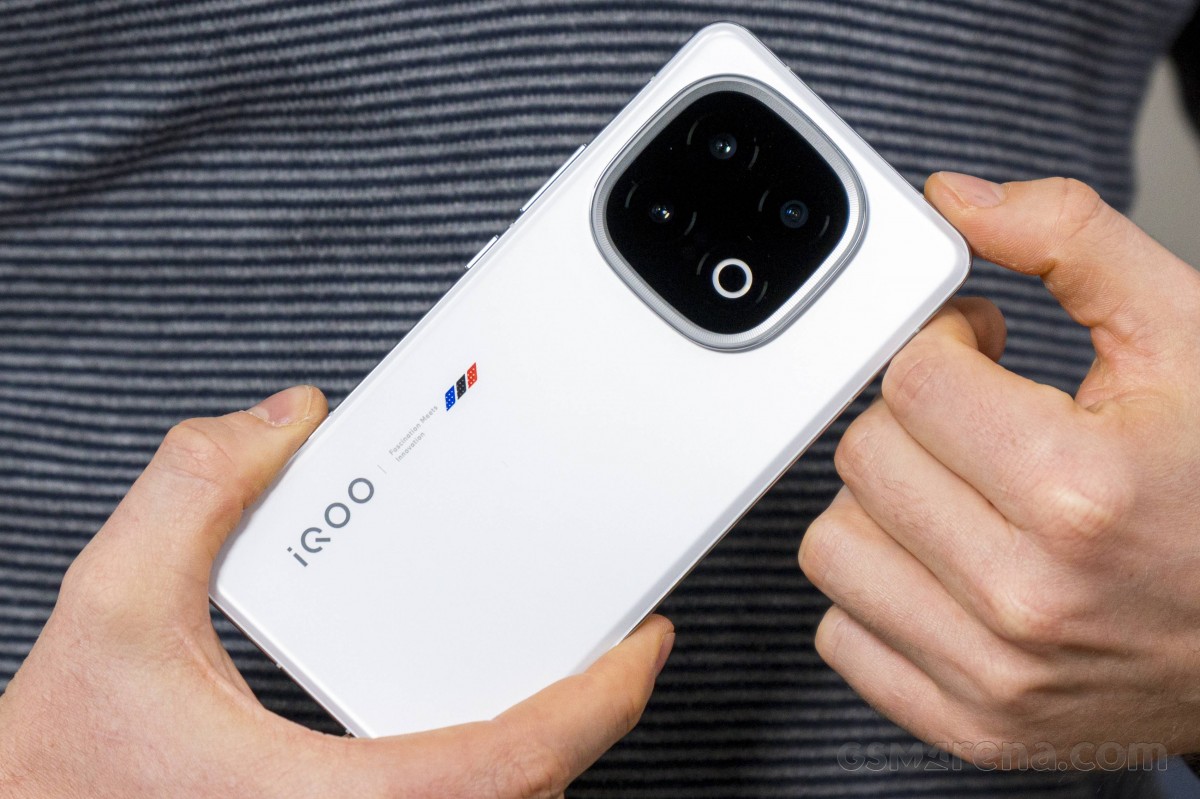 vivo iQOO 15 Resim 2